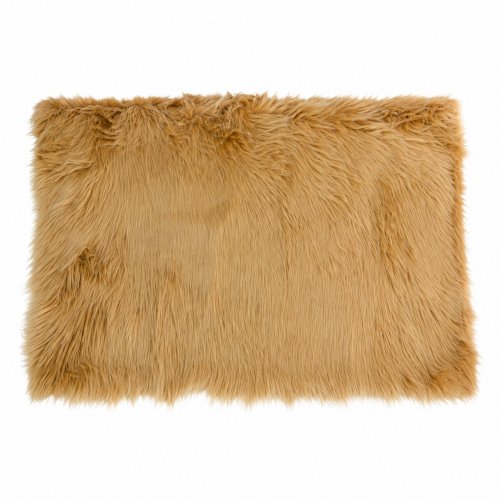 Alfombra pelo largo beige.
