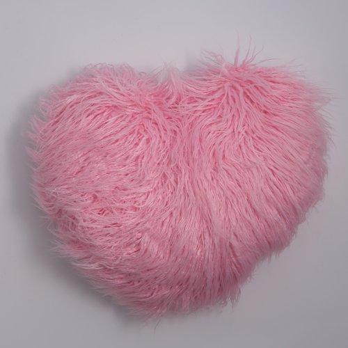 Almohadón 40 x 40 cm corazón pelo oveja corto 1 cara rosa.