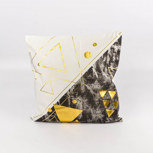 Funda de almohadon 45 x 45 cm blanco y negro triangulos